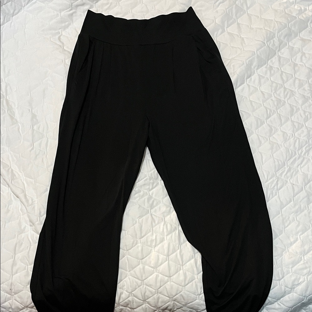 Vuori Black Women's wide leg Pants